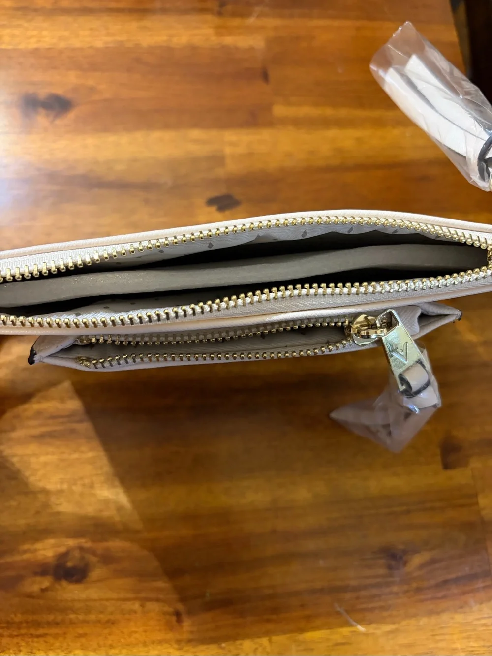 NWT Vanessa Williams Cream Wristlet Clutch with Gold V Accent